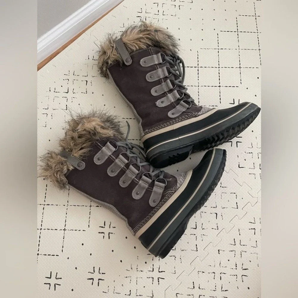 Sorel Joan of arctic faux fur cuff winter waterproof‎ boots size 6